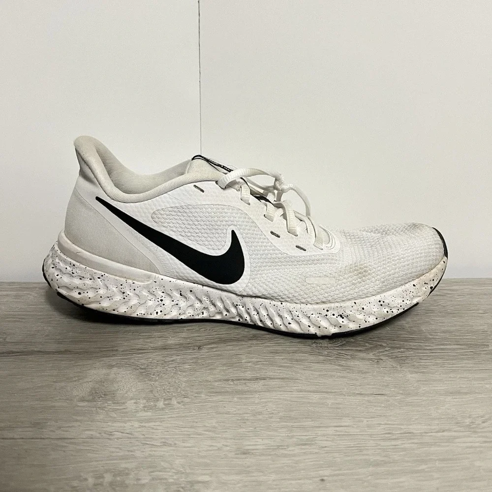 Nike Revolution 5 Womens Running Shoes White Black Oreo Size 10 DJ6009-100